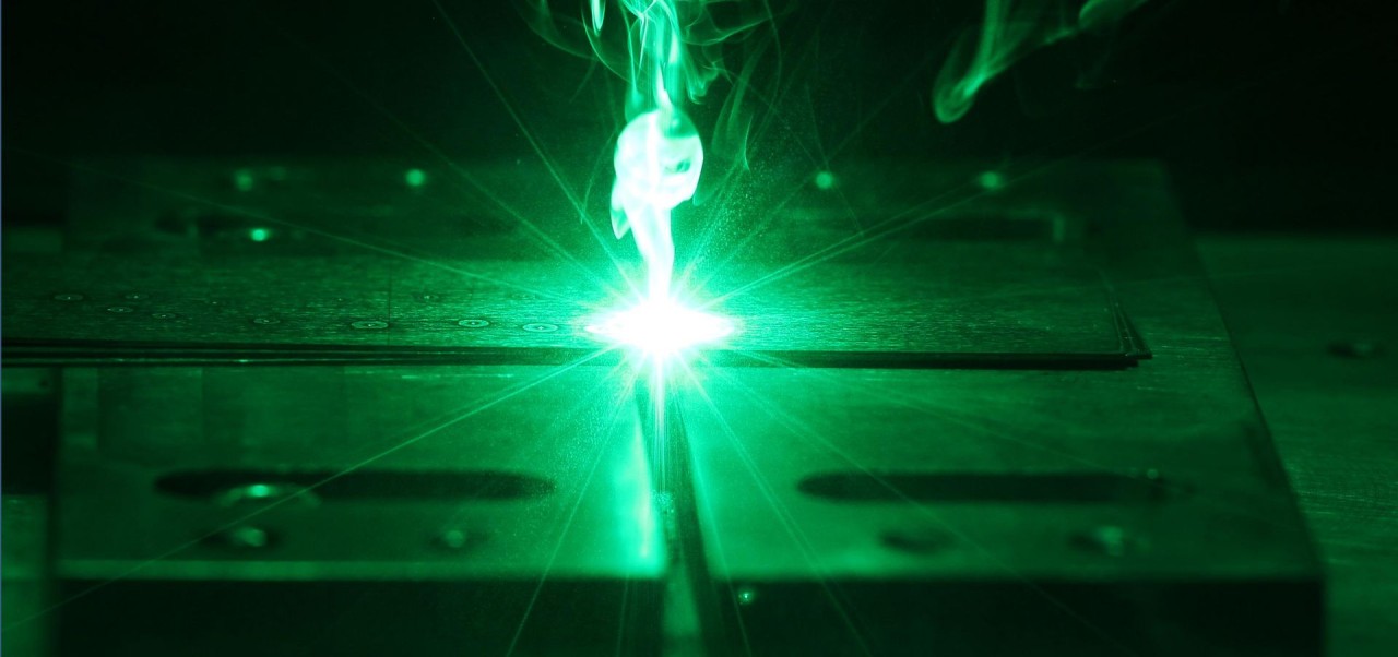 Tập trung ánh sáng trong gia công hàn laser. Tập trung ánh sáng trong gia công hàn laser.