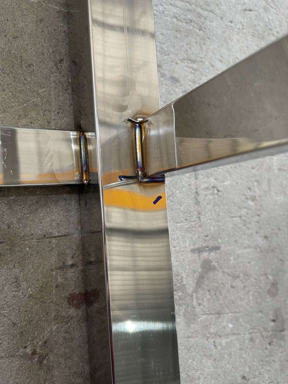 Hàn laser nối chân ghế inox Hàn laser nối chân ghế inox