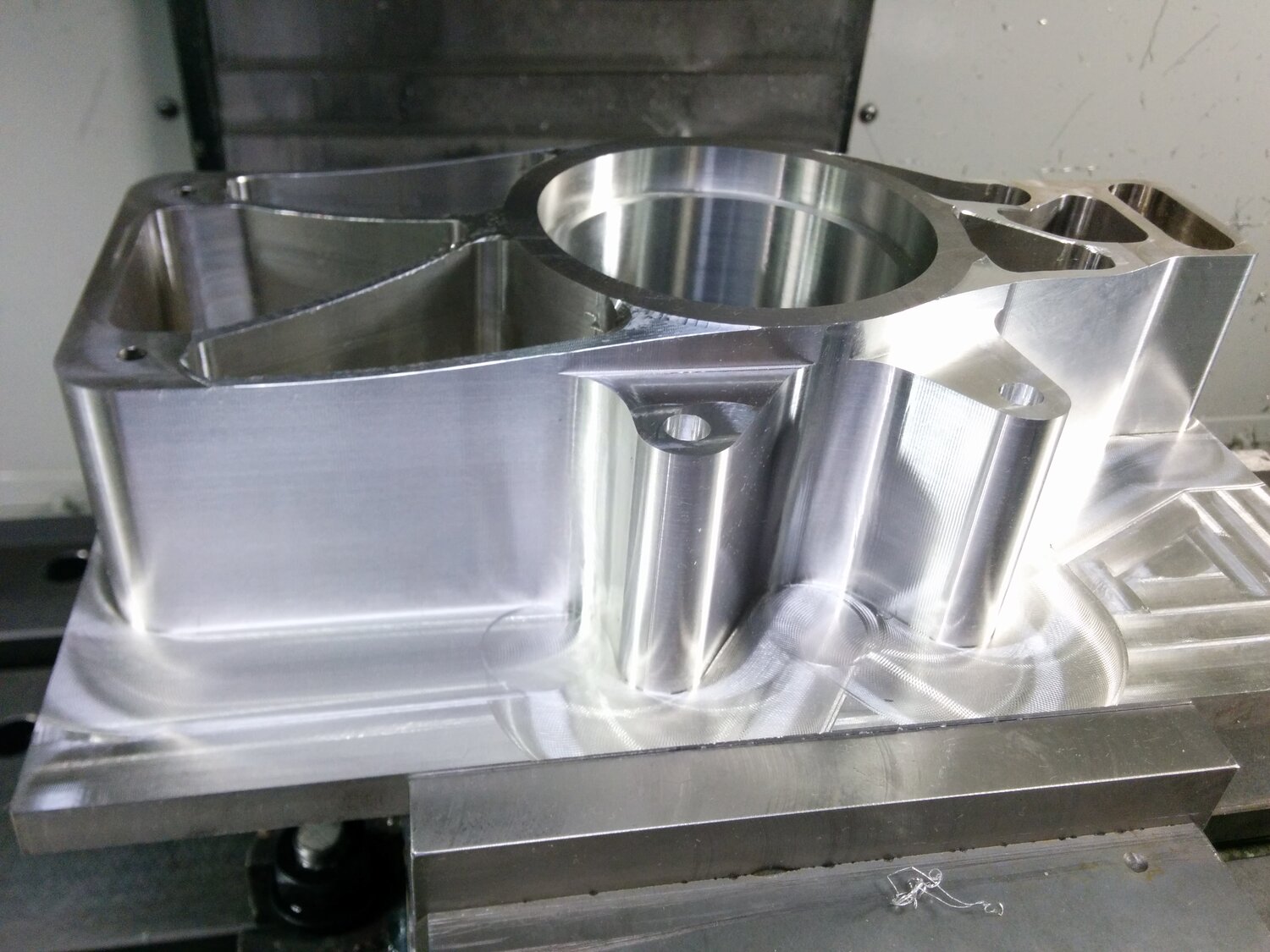 Chi tiết máy ô tô bằng nhôm phay mặt bên CNC
