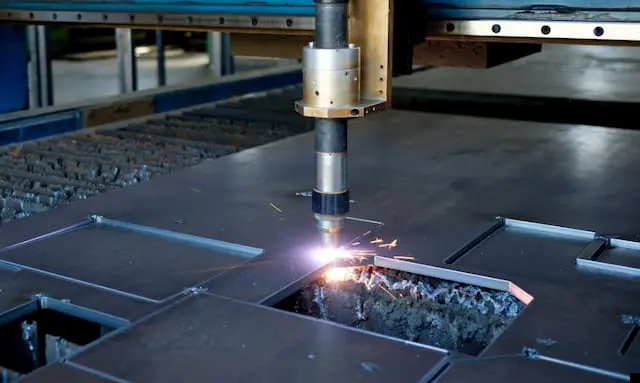 Máy cắt plasma được sử dụng phổ biến trong gia công cơ khí với độ hiệu quả cao