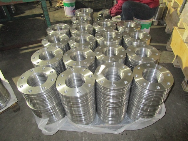 Thực hiện gia công mặt bích Inox Thực hiện gia công mặt bích Inox