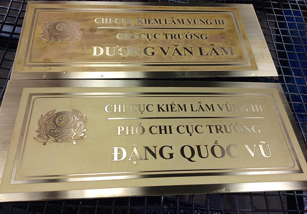Bảng chức vụ bằng đồng gia công ăn mòn