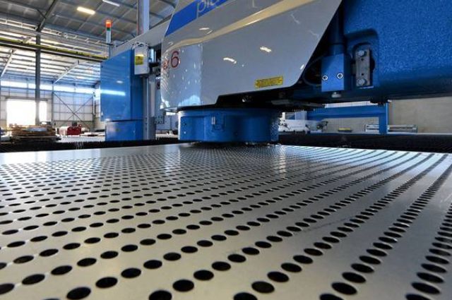 Ưu điểm của phương pháp gia công đột dập CNC Ưu điểm của phương pháp gia công đột dập CNC