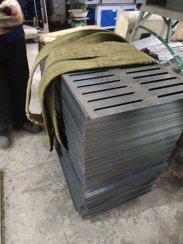 Song sắt chắn rác bằng sắt cắt laser CNC Song sắt chắn rác bằng sắt cắt laser CNC