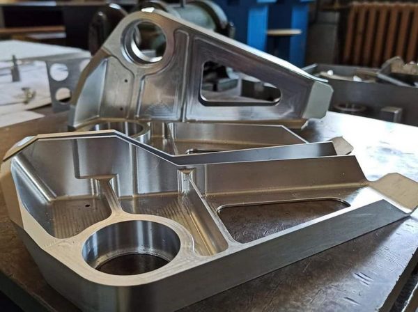 Chi tiết động cơ xe máy bằng nhôm phay hồ sơ CNC